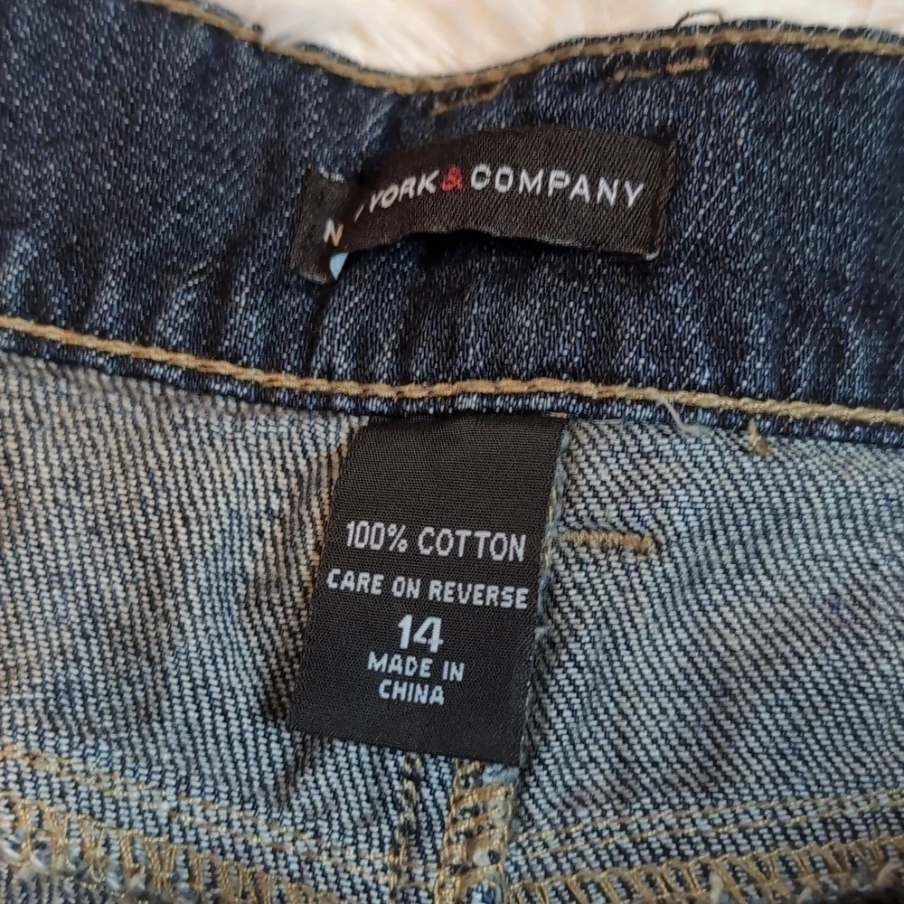 New York & Co High Waisted Dark Wash Distressed Denim Jean Shorts SZ 14